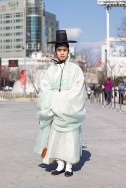 humans-of-seoul:  “쉬는 날에는 이렇게