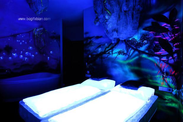 blazepress:  Artist Uses Glowing UV Paint to Decorate