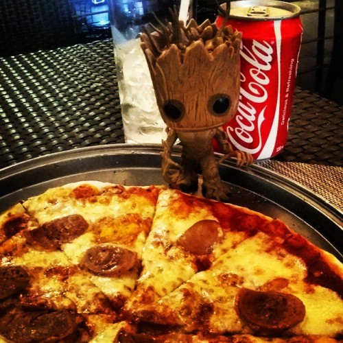 About To Annihilate This Yummy Pizza! Groot Ready For The Omnomnom Kill! #groot #iamgroot #michelangelospizzeria