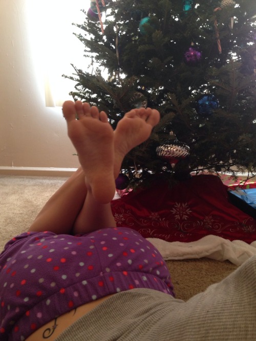 shellssoles:  Merry Xmas!!! #soles #sexyfeet #lickabletoes #teenfeet #cumsoles