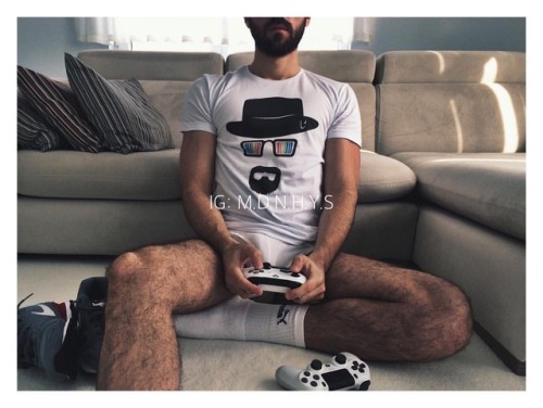 mdnhys: beardburnme: M.d.n.h.y.s instagram @mdnhys Heisenberg Je ne me lasse pas de ses jambes jolim