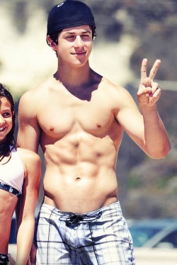 jcelebbulges:  Request : Wizards of waverly place star David Henrie. His bulge pics😍😍. I will definetly be posting more of him soon