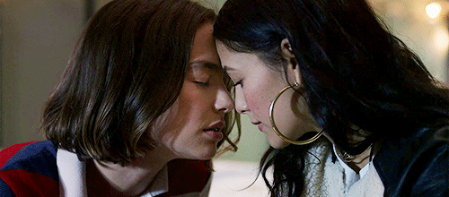 lezships: jessequick: Let’s forehead promise to never leave each other again. Atypical - Casey and Izzie 