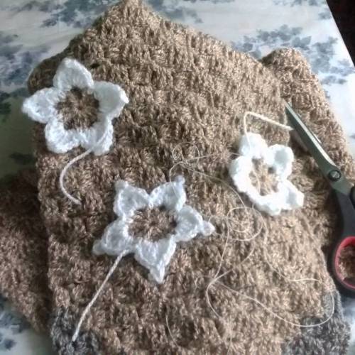 tsarahsworld: #Sewing some #motifs to the #c2c #scarf . #crochetingaddict #crochet_Instagram #croche