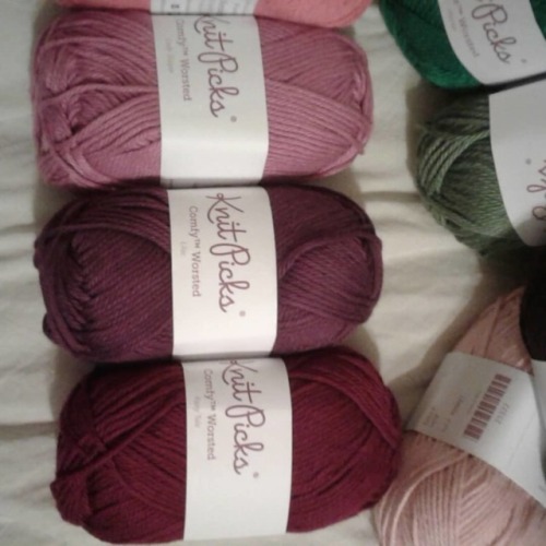 veronicrochet:Yarn party!My knitpicks yarn finally arrived, yay! I love their cotton yarns.And of co