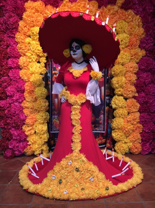 whoopsimadeamess:The dia de los muertos festival turned out to be amazing!!! So many people took my 