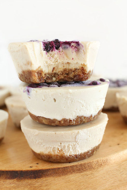 vegkitty:  queer-tastic:  happyvibes-healthylives:  Easy Vegan Cheesecakes  No way… I need this in my life!  Making these for Easter c: 
