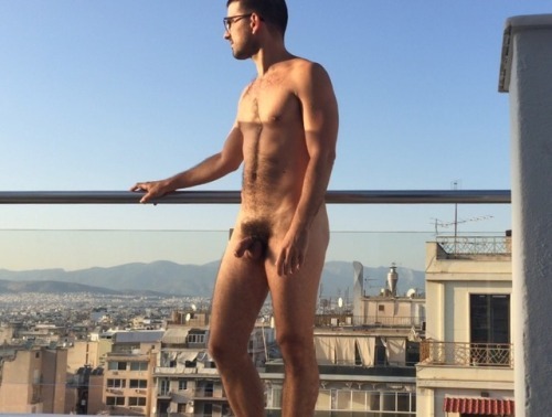 menexposedonline: Let me introduce you to Giannis Maskidis, who is 29 and from Greece. Now Giannis really likes exposing himself. He’s got videos on xtube and vimeo and he’s also given me a link to his facebook page. Giannis is one hot guy and these