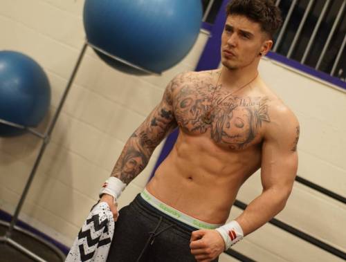 lumbrjax:  Instagram user @danharding89 http://ift.tt/1VqbPe1  Superiority looks good on us.