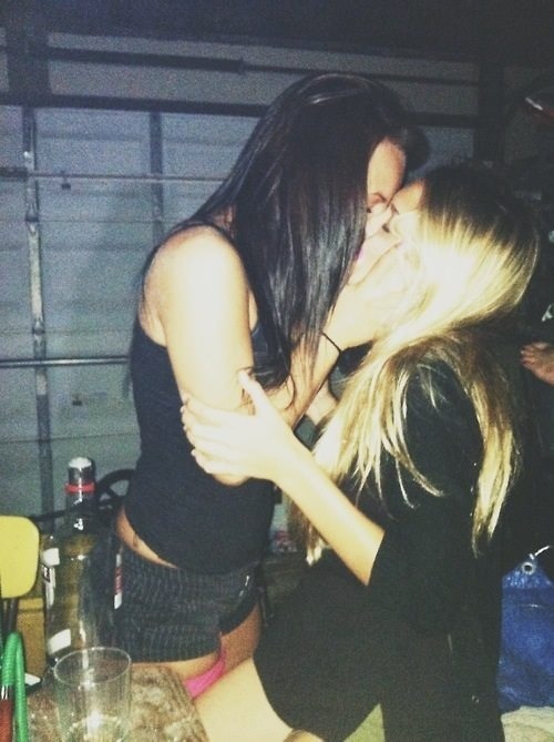 Sex lipstick-lesbian:  ♀♡♀ pictures