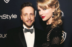 tayloswifts:  Taylor Swift + friends at the 2014 Golden Globes  