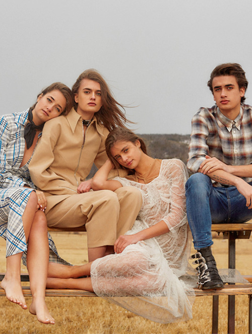 Taylor Hill and her siblings photographed by Robin Harper for V Magazine’s United State o