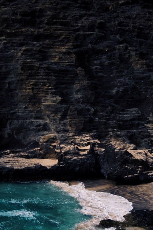 avenuesofinspiration:  Hidden Cove | Photographer © | AOI
