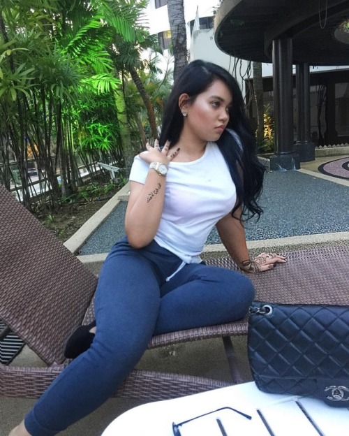 pakarjilat36: insanbeshebeshe: ticktacktumb: malayeasyumbrella:  perfection Sedap kampung tapi tetek