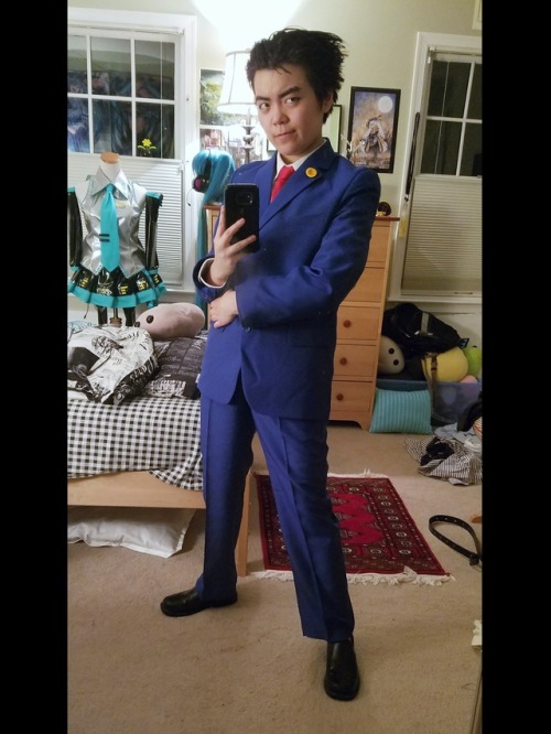 roboticreplication: The defense is ready, Your Honor!!  ayyyy i finished my Phoenix Wright cosplay! somehow managed to wrestle my natural hair into his hairstyle…although i’m gonna smell like hair product for days now. oops. 