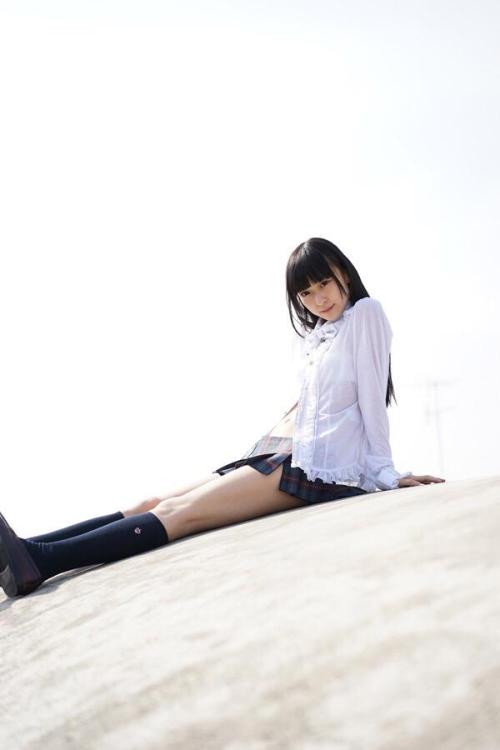 carudamon119: 猫守ざーにゃ*3/28は #ざーにゃの日 ‏@necomori21_NOT とある屋上にて。「あれ？きみも午後サボり〜？」ローライズスカート♡@PredatorRat#いい