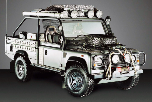 carsthatnevermadeitetc:  Land Rover Defender TD5 110 “Tomb Raider”, 2001. Three Defenders where prepared by Land Rover Special Vehicles for the film ‘Tomb Raider’ starring Angelina Jolie as Lara Croft. Fitted with 3.5 litre Rover V8 carburettor