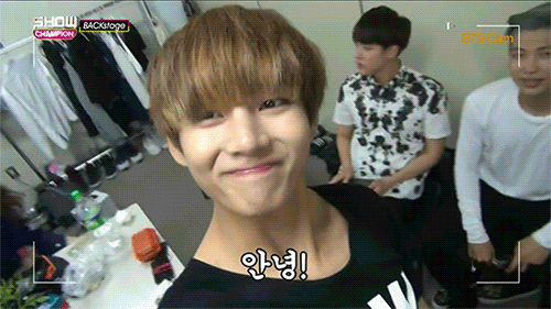 eggstate: Taehyung sneaking in a shot of Hoseok half-naked.