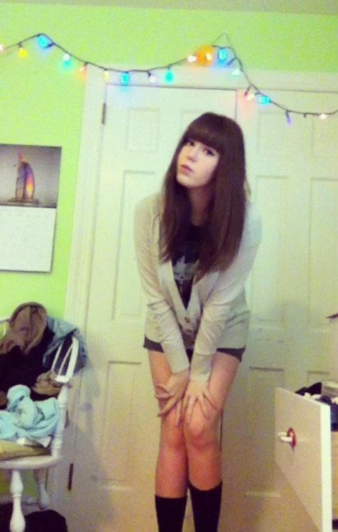 japan-o-phile:  low quality ootd picture ft messy room