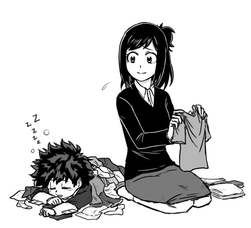 athanatosora:he tried to help her fold laundry but fell asleep in it instead b/c it’s warm. I 