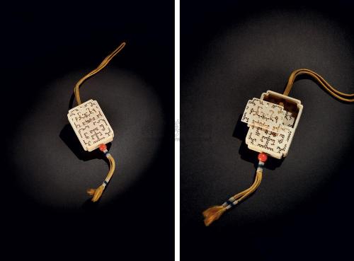 hotweibo: 荷包 (Hebao), a traditional accessory of hanfu for carrying money or odds and ends. People u