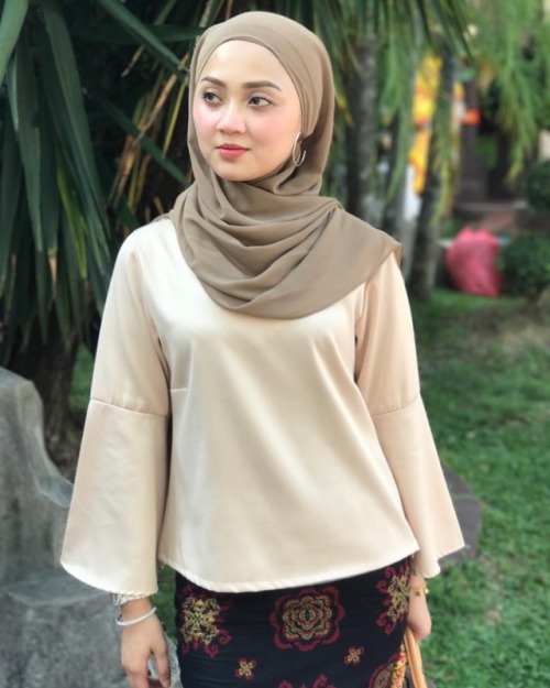 adamzack21: Ailin. Mek kelantan mata &amp; bibir dia ❤️