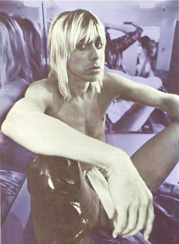 oceanebreeze:  Iggy Pop/1973/CA. photographed backstage by: Andrew Kent