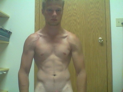 collegecock:  2sthboiz:  SEXY COLLEGE JOCK STRIP  another tasty kiwi 