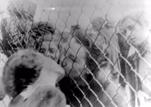 jedimagnusbane: lelongdutemps: Two Jewish women kiss through a fence in the Lodz Ghetto, Poland, ca.