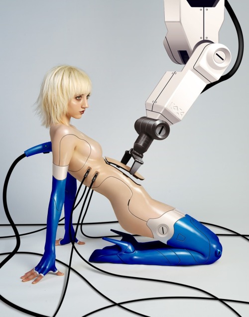 nerdsexins:  xxgeekpr0nxx:  Let the gynoid fetish begin! Photograph & editing by KX Photography.(please message me if you know the model so she can be properly credited)  Beautiful.  