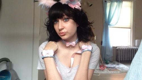 theleftnutofsquidward:  KITTENSPLAYPEN REVIEW - ears, collar, cuffs, tail ^-^ ~~ I’ll be making a little picture guide for tying the cuffs/ribbon ties in general in a separate post. These will be really long and I’m in mobile, so I can’t include