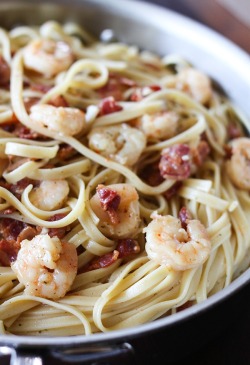 do-not-touch-my-food:  Shrimp and Bacon Pasta Carbonara