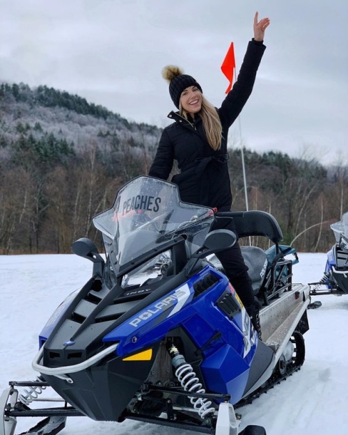 Driving miss peaches over here. . . #Stowe #Vermont #SnowmobileVermont #WorkTrip #MyToesAreStillNum