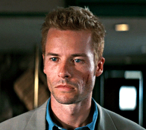 magnusedom: Guy Pearce as Leonard ShelbyMEMENTO (2000) dir. Christopher Nolan