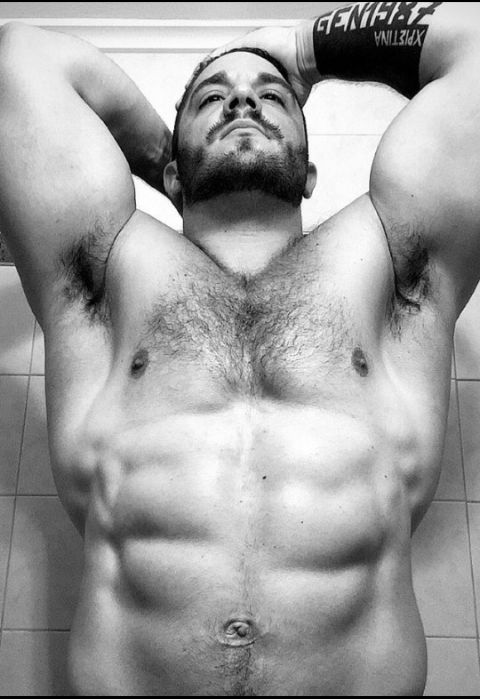 homopower: superespartacus: Para que vean que este hermoso CULÓN. ..también tiene un V