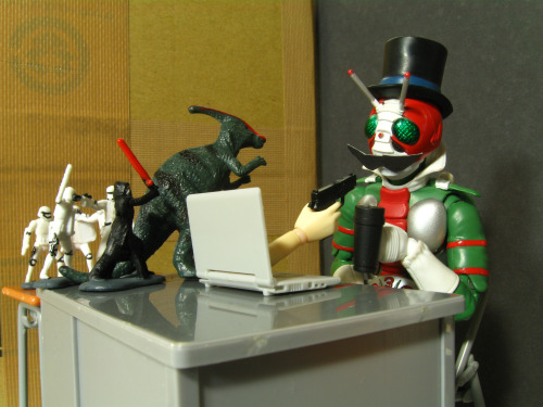 raspberrychainsaw:   ABOUT TO GET FADED Based on the Plastic Curves episode where @d-amazing and @endlessyuji went on a fantastic voyage with @gigabeetle.  Come give our podcast a follow at @plasticcurves, where we shit-talk toys and related (and possibly