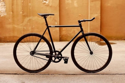 Minimalism is ! No brakes x no shifters = no worries. #8barfhainsteel urban pro bullhorn. #8barweekl