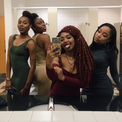 pkbrown93:   bootyneedslovin:  melanin goddesses 💖😍  😍😍 