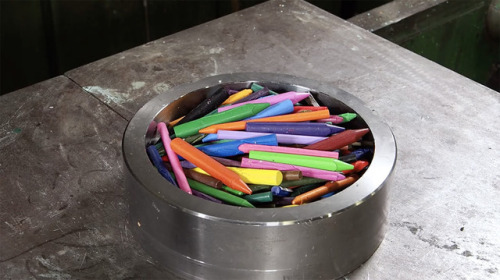 itscolossal: WATCH: The Surprising Result of Crushing Non-Newtonian Fluids and Crayons in a Hyd