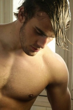 doyoulovemymen:  Deleted shower scene from