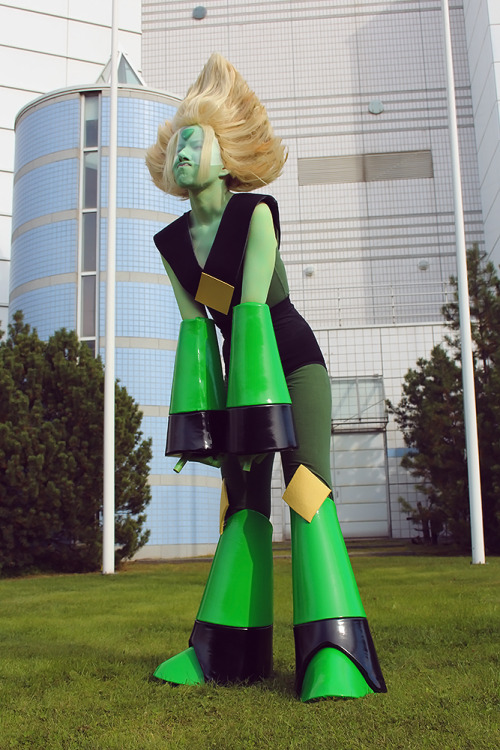 Porn eyzmaster:  embbu:  cosplayfanatics:  Peridot photos