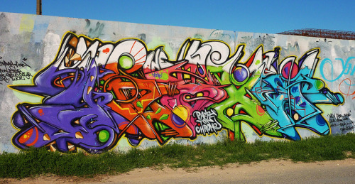 backpacksandfatcaps:  graffiti la rochelle, mur d’aytré by thierry llansades on Flickr. 