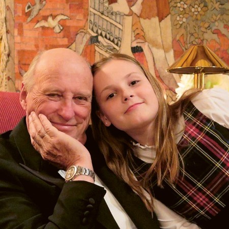 queensonjas:14 October 2020: A new photo of King Harald and Princess Ingrid Alexandra was released t