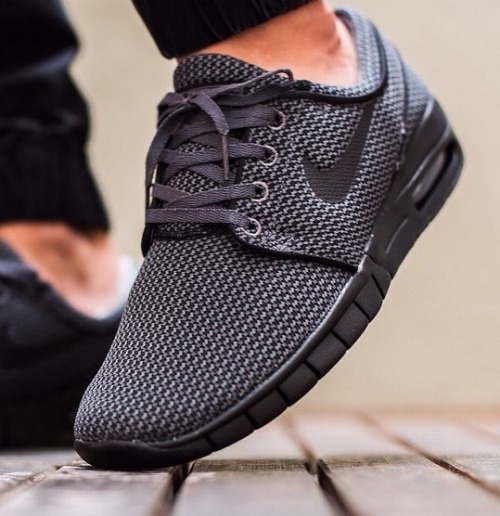 passionatenikeaddicton: Nike SB Stefan Janoski Max ‘Dark Grey/ Black’