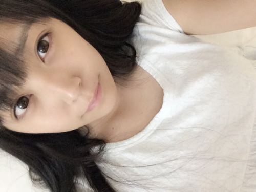 acehikari4:  [G+] Shiroma Miru2014.08.09  7.12amおはようかい(°_°)Ohayoukai. (°_°)ツインるんにしてみたけど、、、I tried having a twintail but…うーーんん。。(´･_･`)。。Errmmm 。。(´･_･`)。。髪の毛さん、、迷いちゅーー？？？Maybe