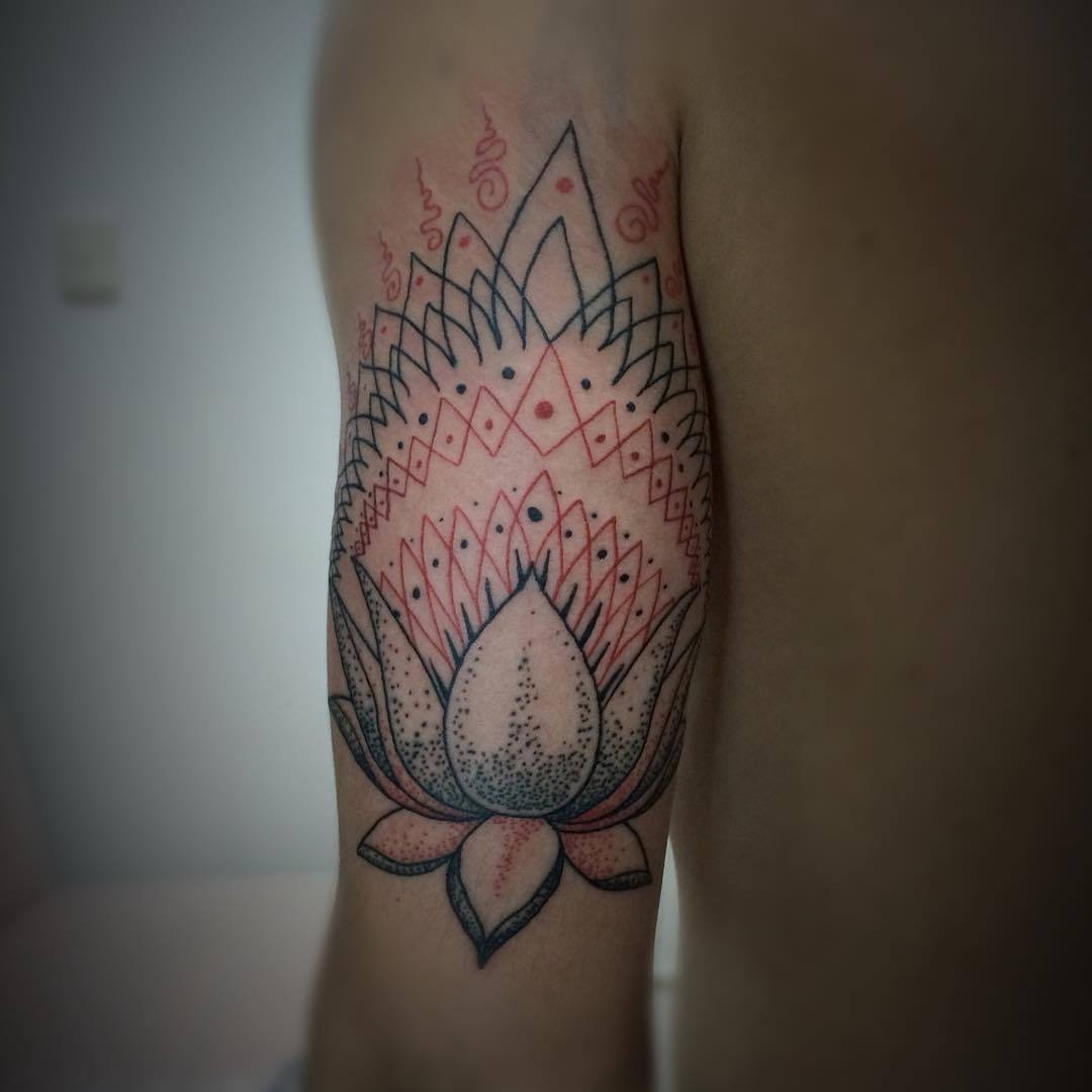 #tattoo #tatuaje #flor #flower #loto #lotus #black #blackink #blacktattoo #colors