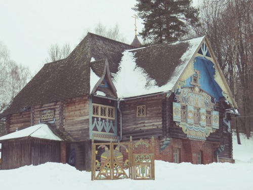 Flenovo, März 2016.Um die Jahrhundertwene herum entstand in Flenovo dank der Hilfe der Mäzenin Maria