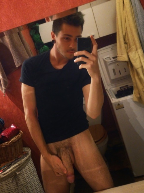 tmhotbox:  I guess I’m not the first to post this, but DAMNNNNFor more hot dicks like his, visit: Tm#hotbox