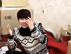 himegyu:  one of sunggyu’s many cute little habits ‘cause he’s fabulous 