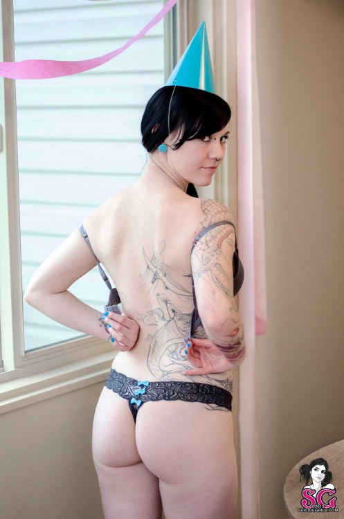 past-her-eyes:  Mystique_ Suicide  www.suicidegirls.com/girls/mystique_ For South African SuicideGirls 